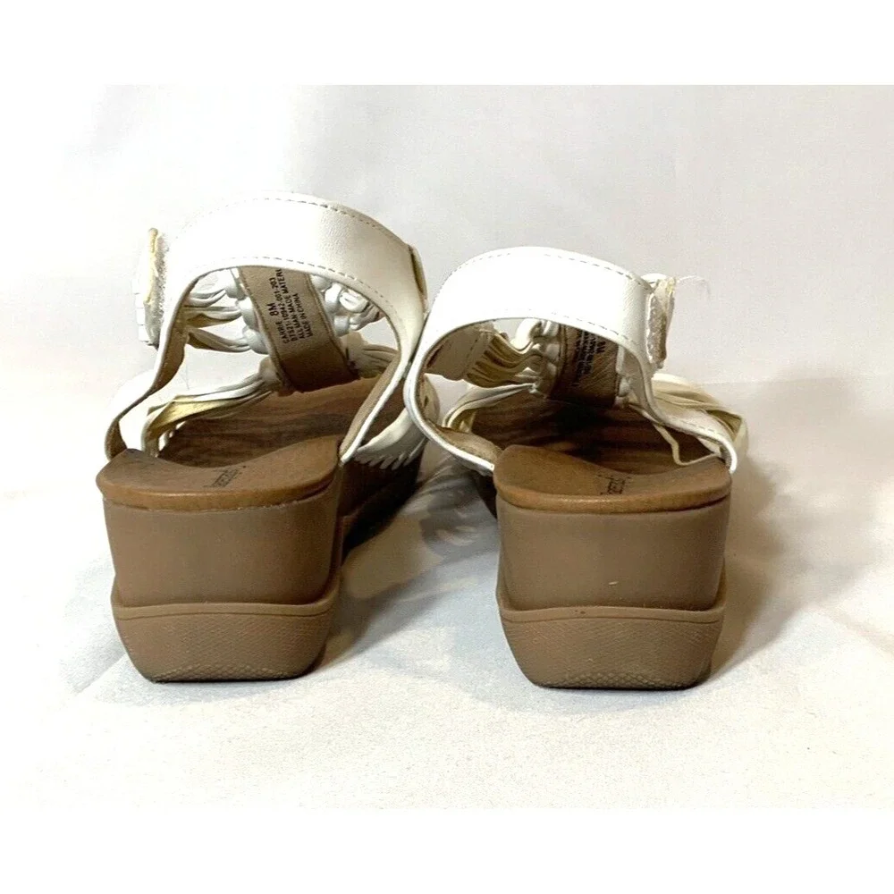 Baretraps Sandals Womens 8 Medium White Comfort Wedge Faux‎ Leather Carrie